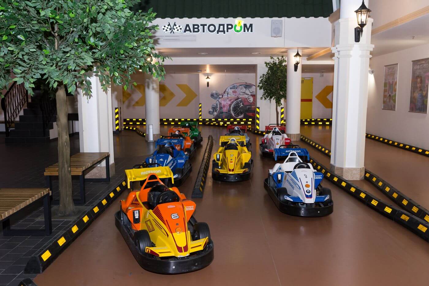 Машинки на трасі